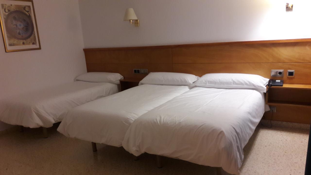 Triple Room,640771209:JPEG